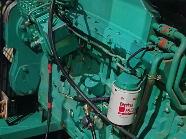 白马井镇如何确定新的发电机组控制系统是否与原系统兼容？