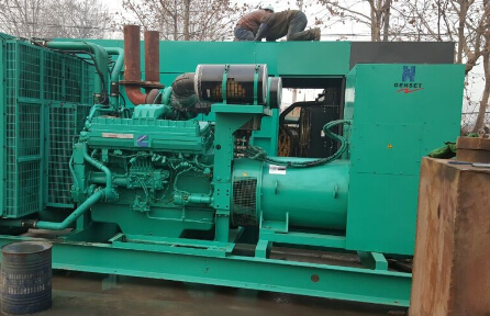 白马井镇发电机组如何判断水冷式机油散热器内部是否需要清洗？